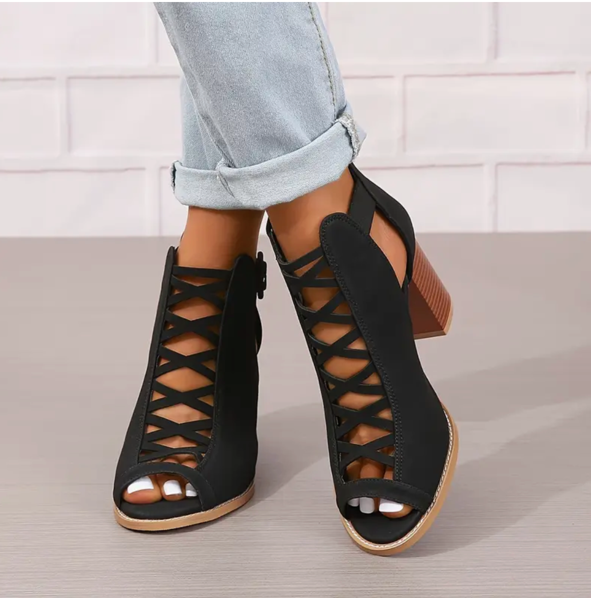 Lisa - The retro high heels with a chunky heel