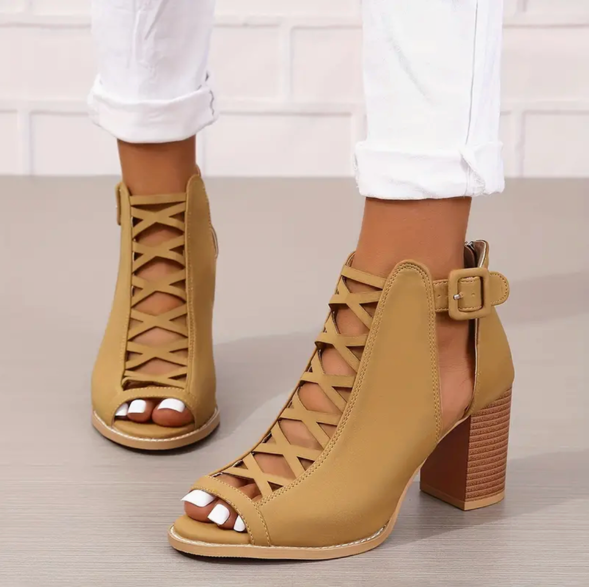 Lisa - The retro high heels with a chunky heel