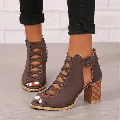 Lisa - The retro high heels with a chunky heel